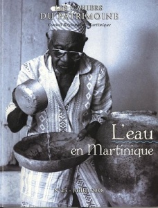 tanlistwa, couverture représentantune photographie en noir et blanc d'une femme versant de l'eau contenu dans un pot en métal dans un large coui qu'elle tien de son autre main, à côté d'elle une jarre.